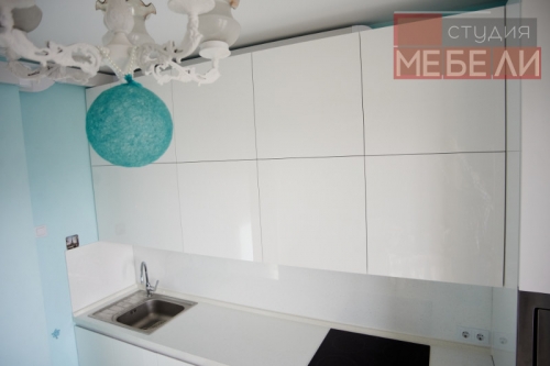 Минималистичная кухня из акрила