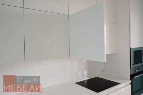 Минималистичная кухня из акрила