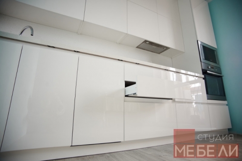 Минималистичная кухня из акрила