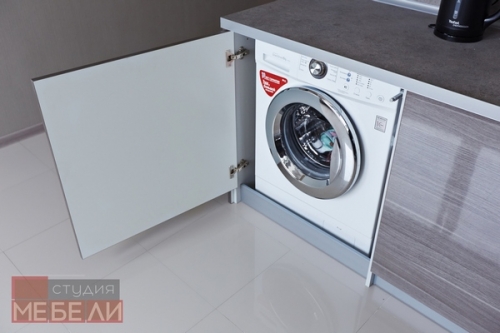 Современная угловая кухня из пластика