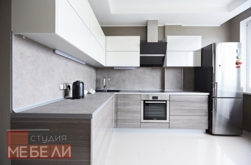 Современная угловая кухня из пластика