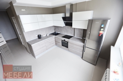 Современная угловая кухня из пластика