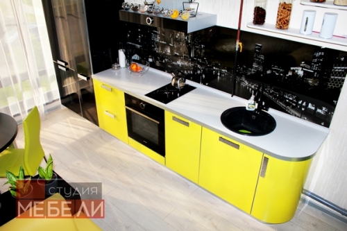 Яркая желтая кухня
