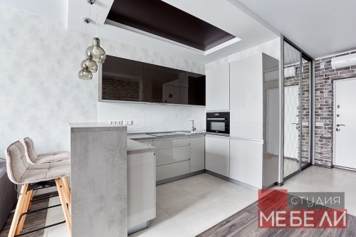 Современная светлая кухня из акрила