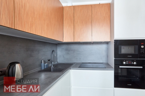 Эргономичная угловая кухня из постформинга