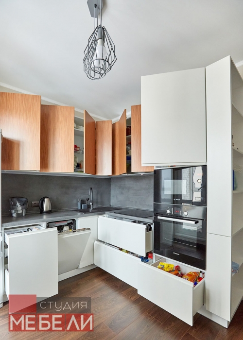 Эргономичная угловая кухня из постформинга