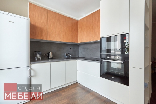 Эргономичная угловая кухня из постформинга