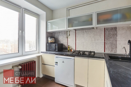 Акриловый гарнитур для компактной кухни