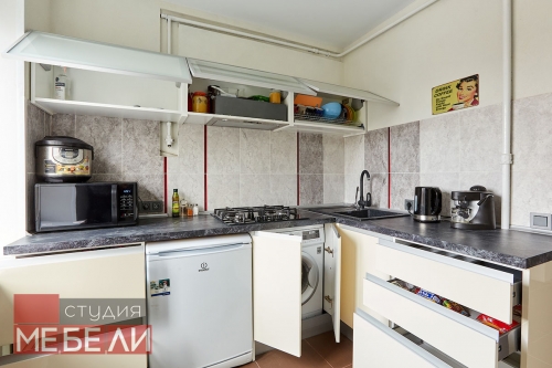 Акриловый гарнитур для компактной кухни