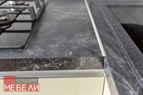 Акриловый гарнитур для компактной кухни