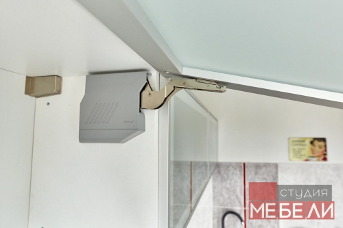 Акриловый гарнитур для компактной кухни