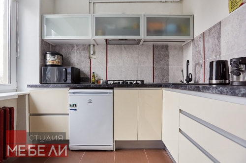 Акриловый гарнитур для компактной кухни