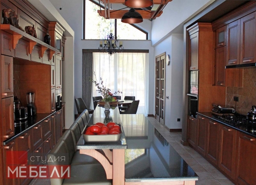 Кухня из массива ясеня в классическом стиле