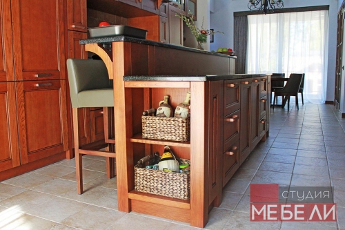 Кухня из массива ясеня в классическом стиле