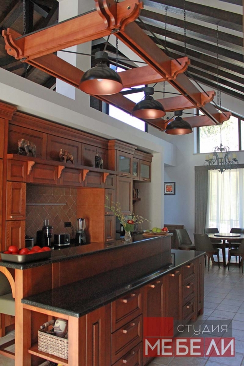 Кухня из массива ясеня в классическом стиле