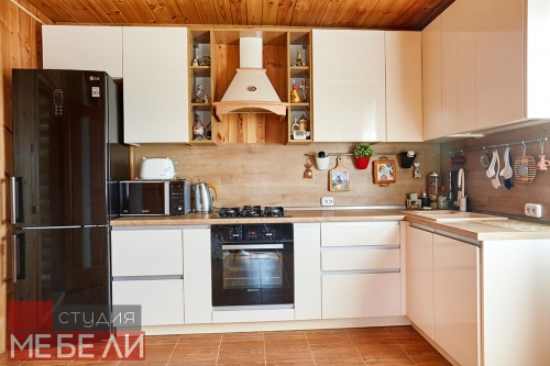 Уютная кухня в деревенском стиле