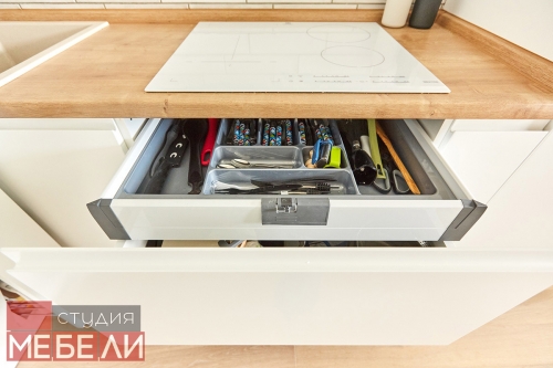 Лаконичная угловая кухня