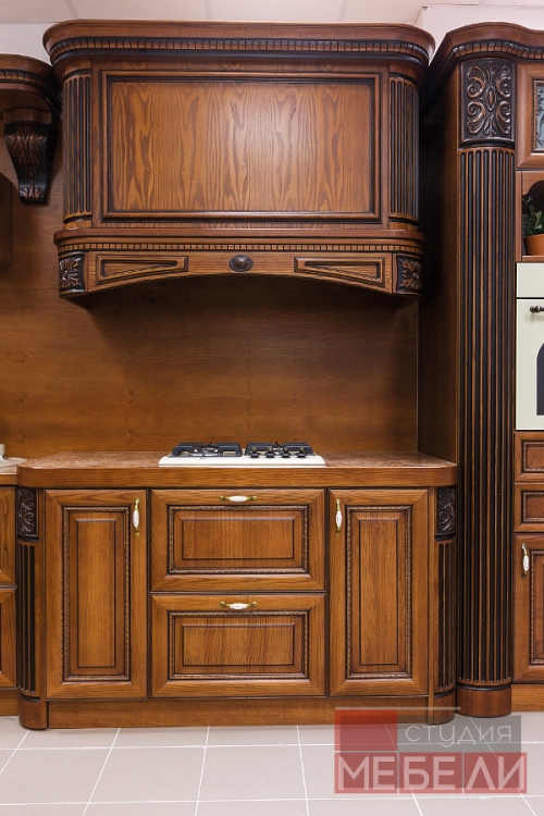 Кухня из массива – проверенная классика