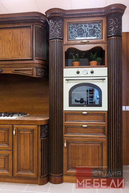 Кухня из массива – проверенная классика