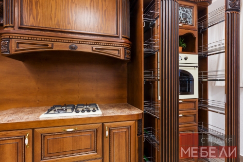 Кухня из массива – проверенная классика