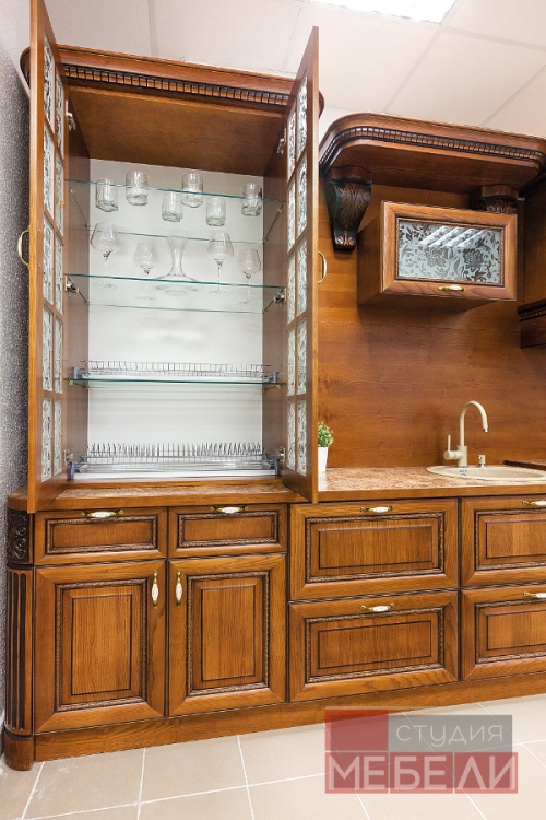 Кухня из массива – проверенная классика