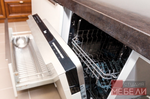 Белая кухня из пластика