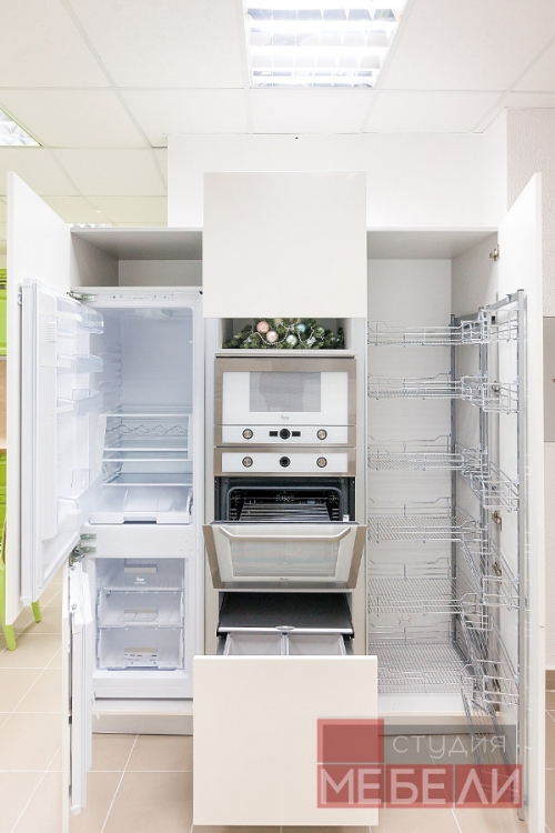 Белая кухня из пластика