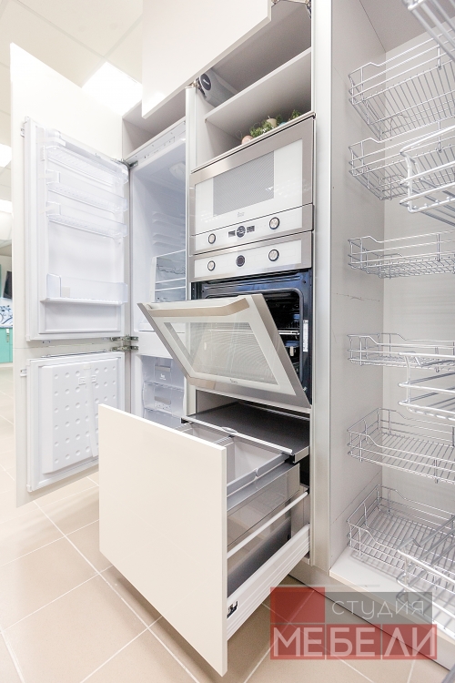 Белая кухня из пластика