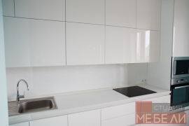 Минималистичная кухня из акрила