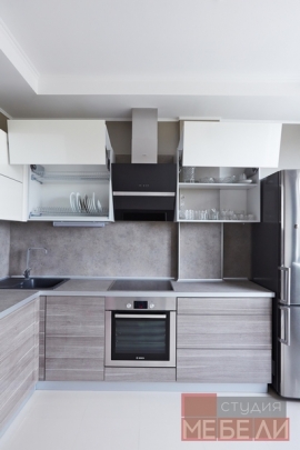 Современная угловая кухня из пластика