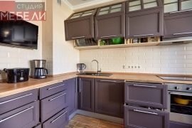 Стильная и современная кухня из массива