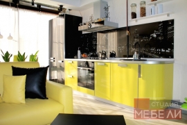 Яркая желтая кухня