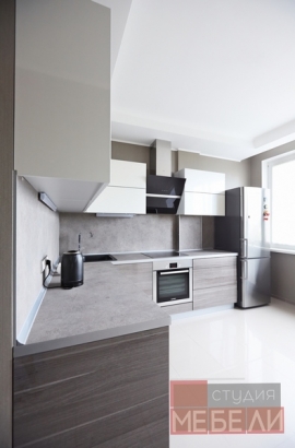 Современная угловая кухня из пластика