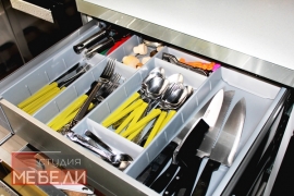 Яркая желтая кухня