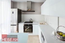 Ультрабелая минималистичная кухня