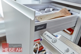 Эргономичная угловая кухня из постформинга