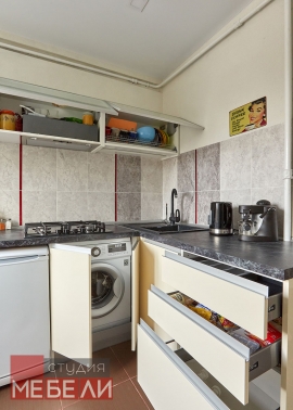 Акриловый гарнитур для компактной кухни