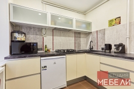 Акриловый гарнитур для компактной кухни