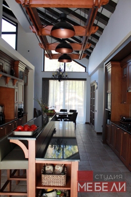 Кухня из массива ясеня в классическом стиле