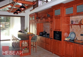 Кухня из массива ясеня в классическом стиле