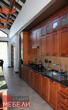 Кухня из массива ясеня в классическом стиле