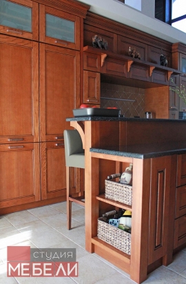 Кухня из массива ясеня в классическом стиле