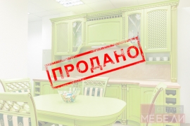 Яркая кухня из массива ясеня