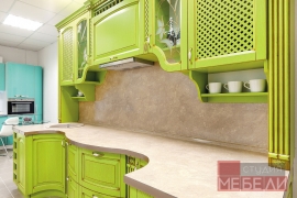 Яркая кухня из массива ясеня