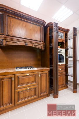 Кухня из массива – проверенная классика