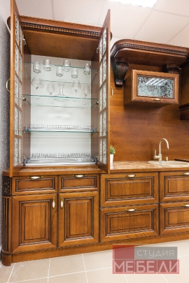 Кухня из массива – проверенная классика