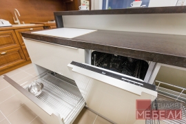 Белая кухня из пластика