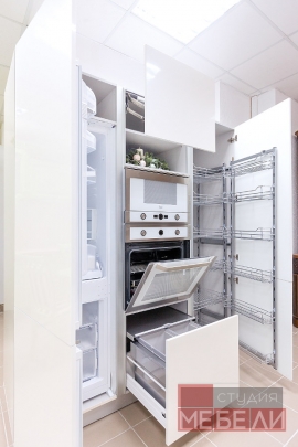 Белая кухня из пластика