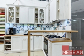 Светлая кухня в средиземноморском стиле