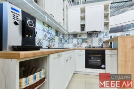 Светлая кухня в средиземноморском стиле